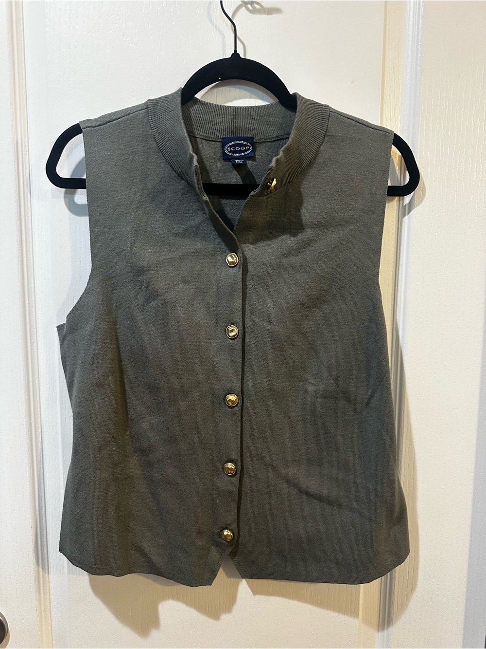 Scooped Sleeveless Button-Front Top in Olive